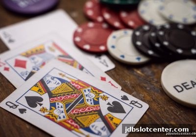 jdb电子视角：真人桌游与LOL职业联赛直播的融合新纪元